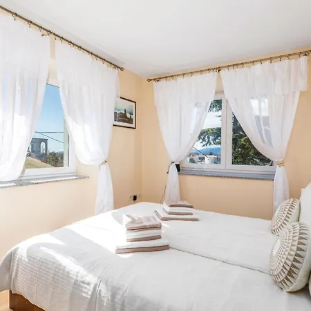 Dom wakacyjny Beautiful In With Kitchen