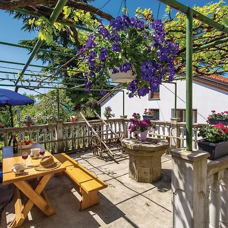 Dom wakacyjny Beautiful In With Kitchen