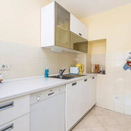 Beautiful In With Kitchen Holiday home *