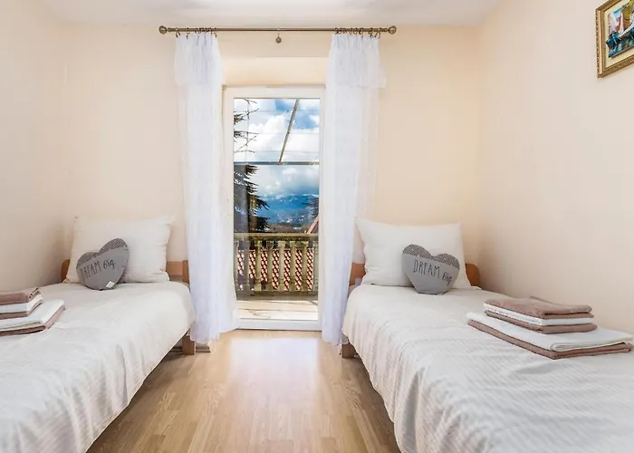 Beautiful In With Kitchen Vakantiehuis