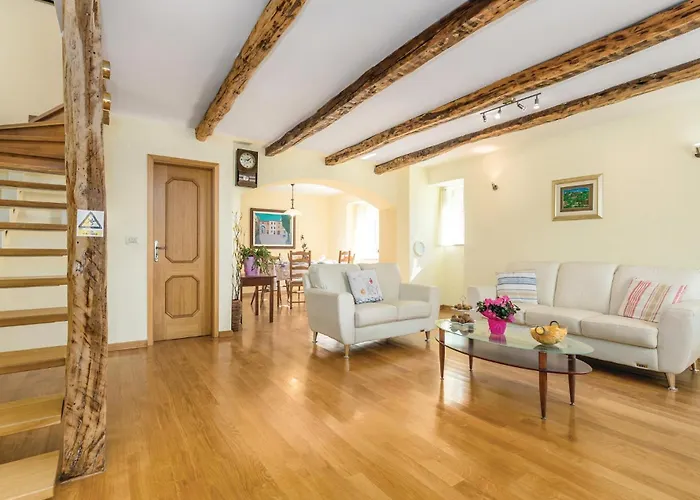 Vakantiehuis Beautiful In With Kitchen Kastav