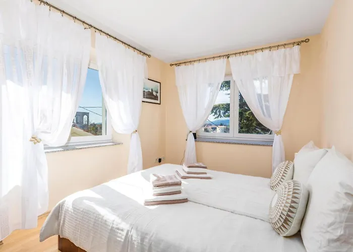 Vakantiehuis Beautiful In With Kitchen